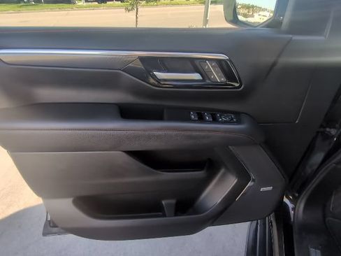 Used 2025 Chevrolet Suburban RST w/ Comfort Package AWD/4WD image 11