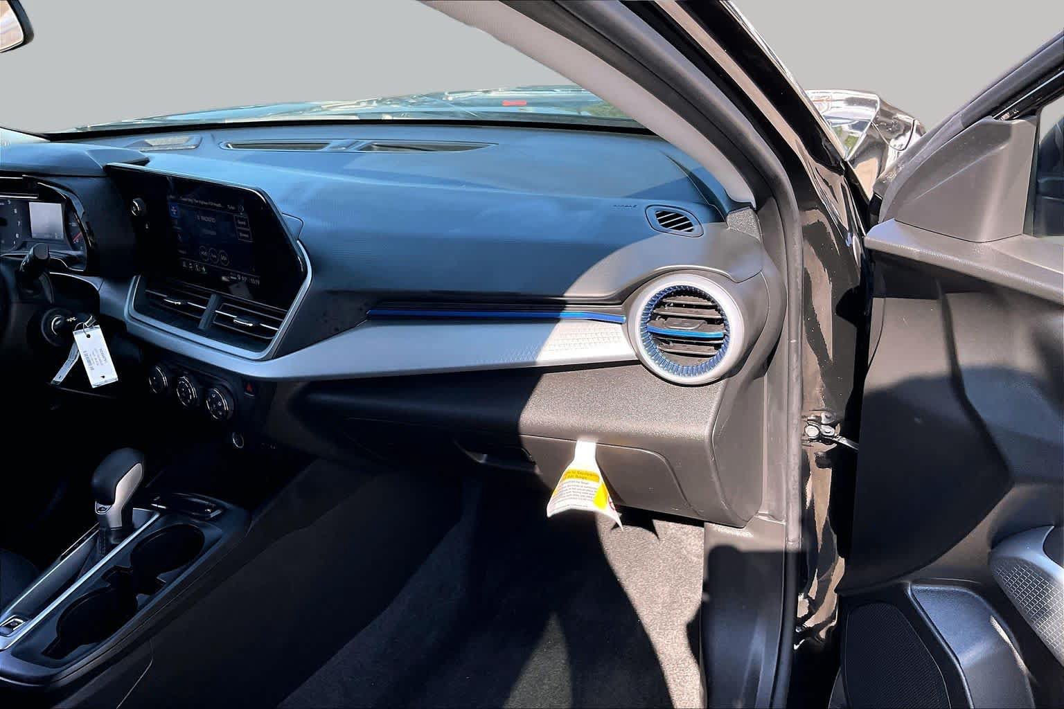 Used 2025 Chevrolet Trax LS FWD image 18