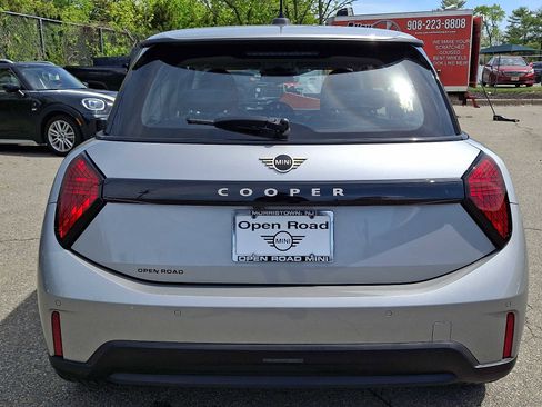 Used 2025 MINI Cooper 2-Door Hardtop FWD image 5