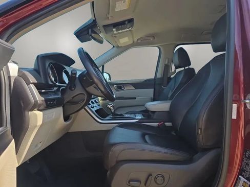 Used 2023 Kia Carnival LX w/ Paint Protection Package FWD image 12