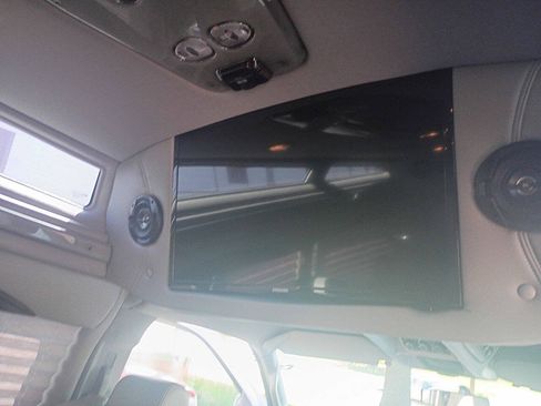 Used 2017 Chevrolet Express 2500 RWD image 17