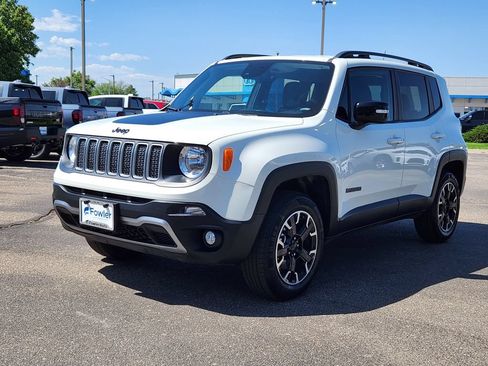 Used 2023 Jeep Renegade Latitude AWD/4WD image 3