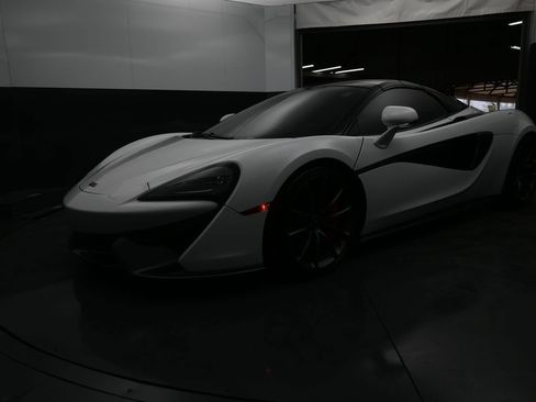 Used 2019 McLaren 570S Spider image 35