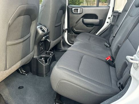 Used 2022 Jeep Wrangler Unlimited Sport image 14