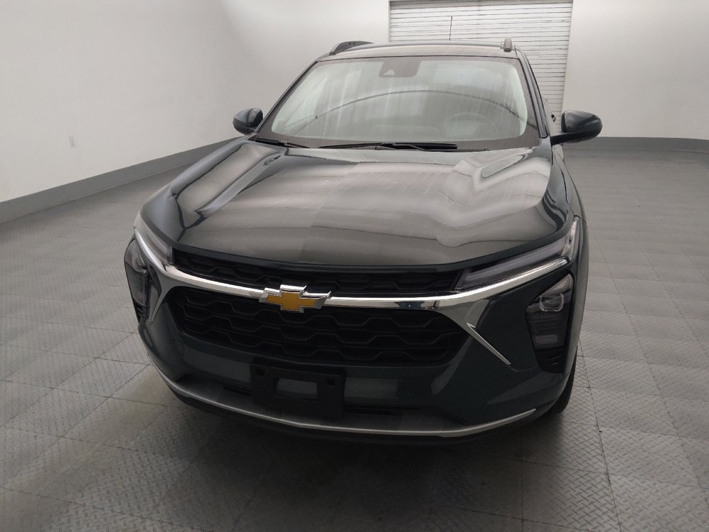 Used 2025 Chevrolet Trax LT FWD image 15