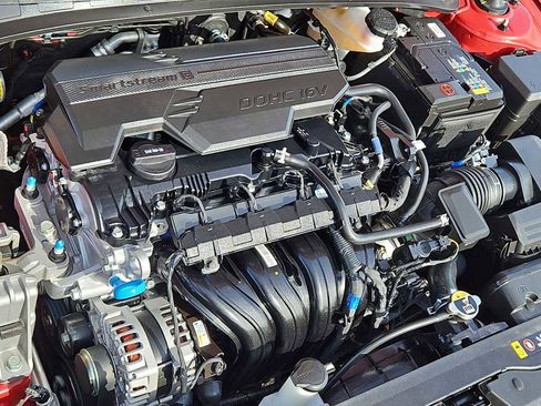 Certified 2025 Hyundai Elantra Sport image 14