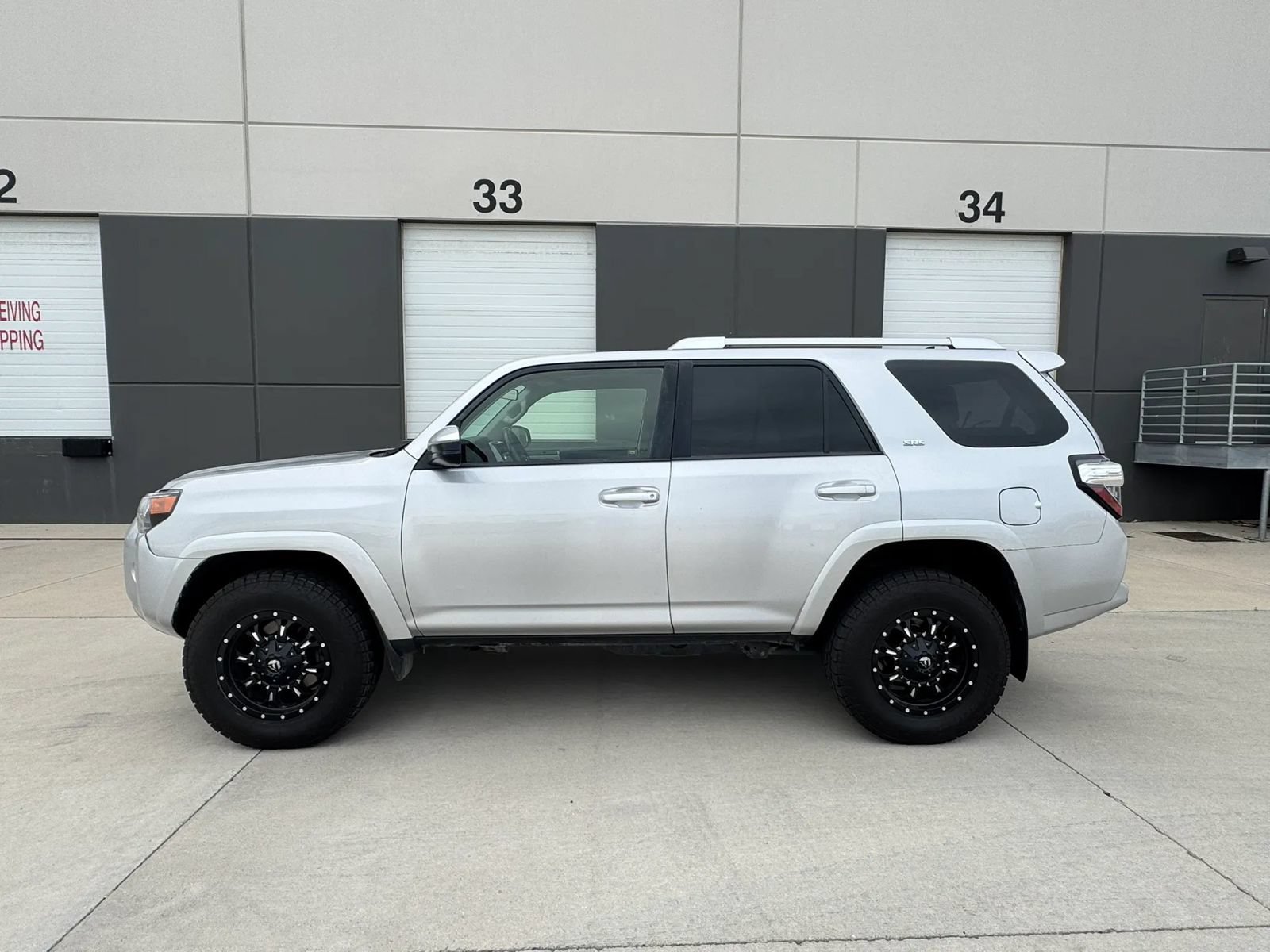 Used 2015 Toyota 4Runner SR5 AWD/4WD image 2