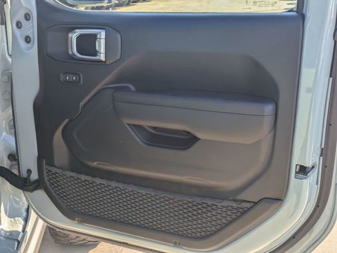 Used 2024 Jeep Wrangler Willys image 27