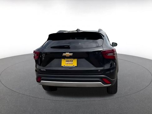 Used 2025 Chevrolet Trax LT FWD image 10