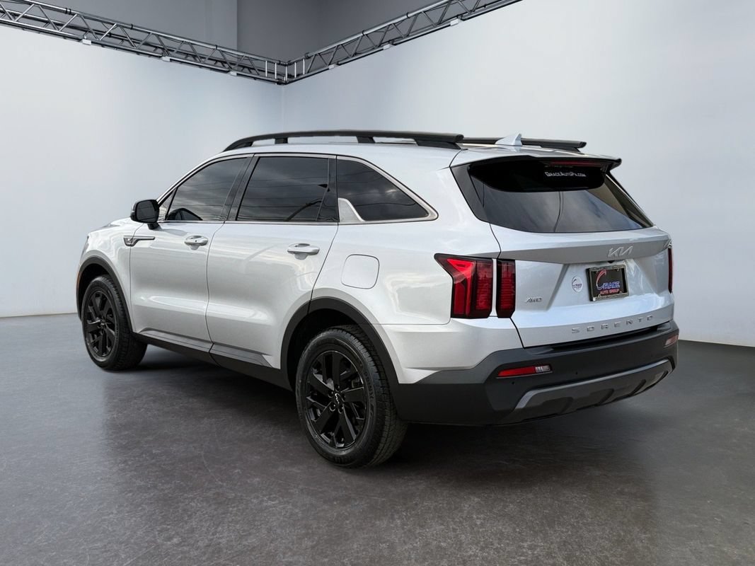 Used 2022 Kia Sorento S w/ Panoramic Sunroof Package AWD/4WD image 7
