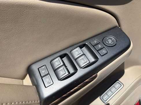 Used 2019 GMC Yukon XL SLT w/ Open Road Package AWD/4WD image 17