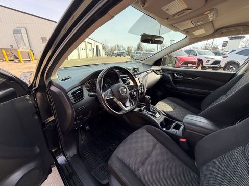 Used 2017 Nissan Rogue Sport SV w/ SV Premium Package image 10