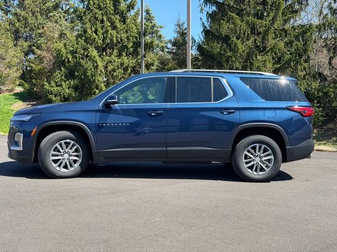 Used 2023 Chevrolet Traverse LT image 3