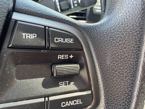 Used 2017 Hyundai Elantra SE FWD image 4