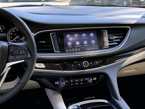 Used 2023 Buick Enclave Essence FWD image 7