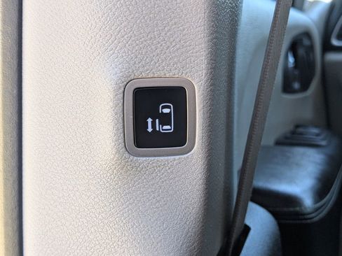 Used 2022 Chrysler Pacifica Touring-L image 21