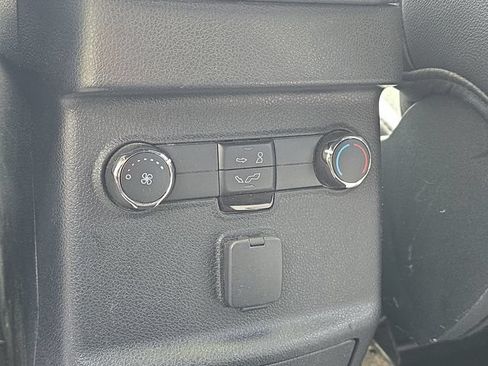 Used 2018 Ford Explorer XLT w/ Equipment Group 202A AWD/4WD image 23