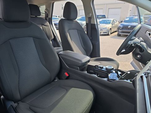 Used 2025 Kia Sportage LX image 10