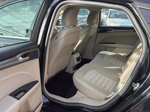 Used 2018 Ford Fusion SE image 26