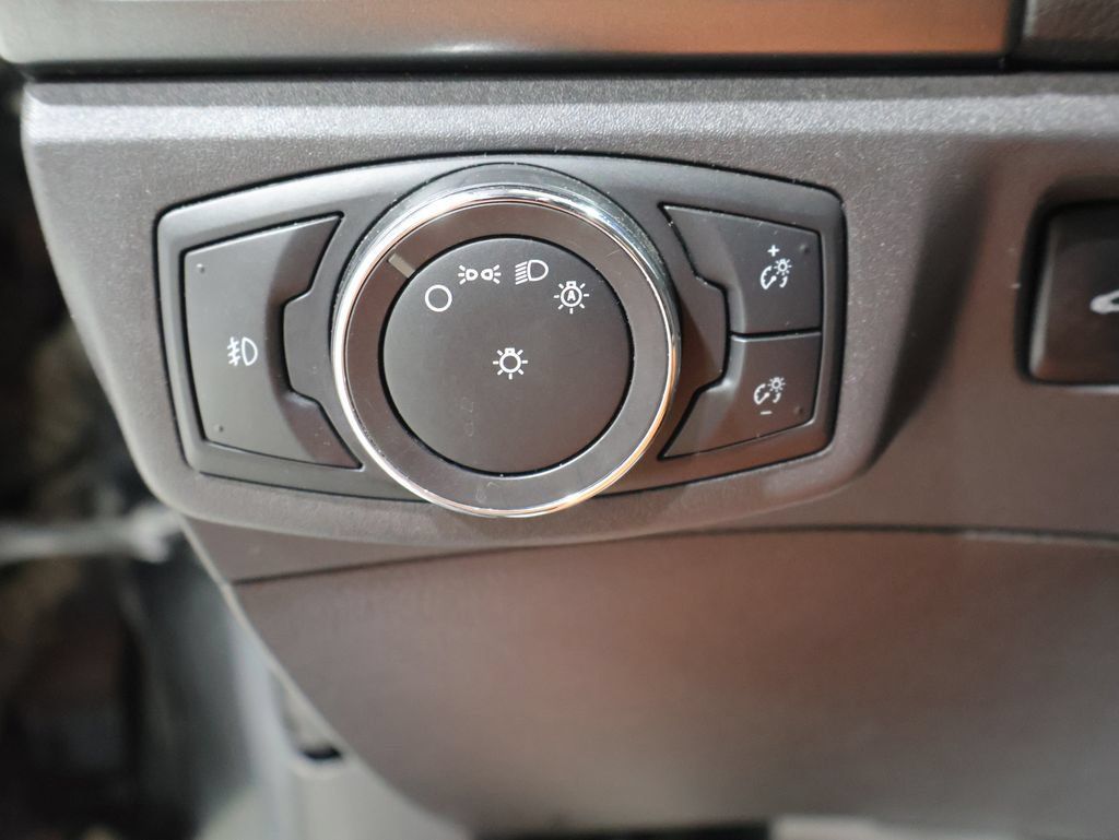 Used 2014 Ford Fusion SE FWD image 30