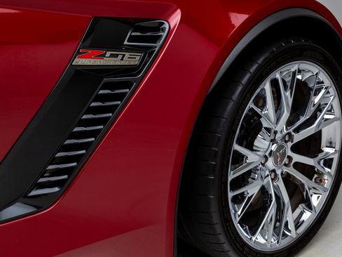 Used 2015 Chevrolet Corvette Z06 w/ 2LZ Preferred Equipment Group RWD image 40