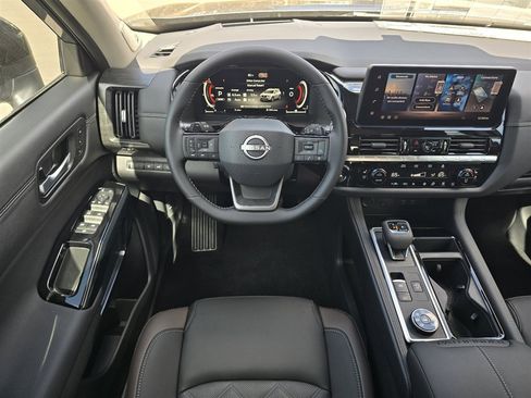 New 2026 Nissan Pathfinder Platinum AWD/4WD image 14