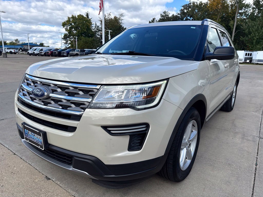 Used 2018 Ford Explorer XLT FWD image 2