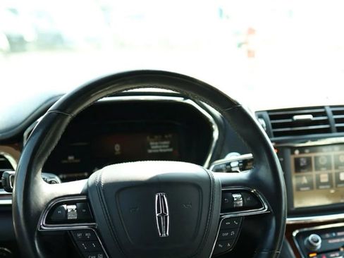 Used 2019 Lincoln Continental Select w/ Continental Climate Package image 33