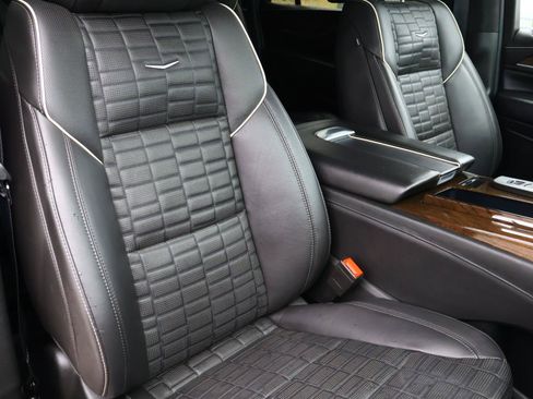 Certified 2024 Cadillac Escalade ESV Premium Luxury Platinum AWD/4WD image 24