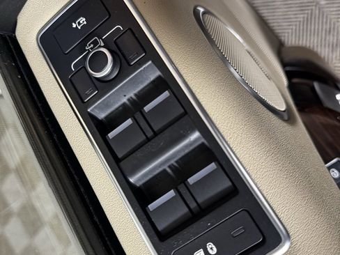 Used 2017 Land Rover Range Rover Supercharged image 18