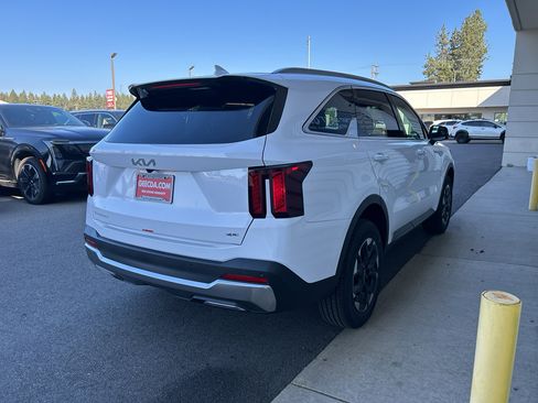 New 2026 Kia Sorento S w/ S Panoramic Sunroof Package image 4