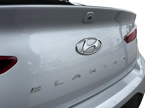 Used 2020 Hyundai Elantra SEL FWD image 13