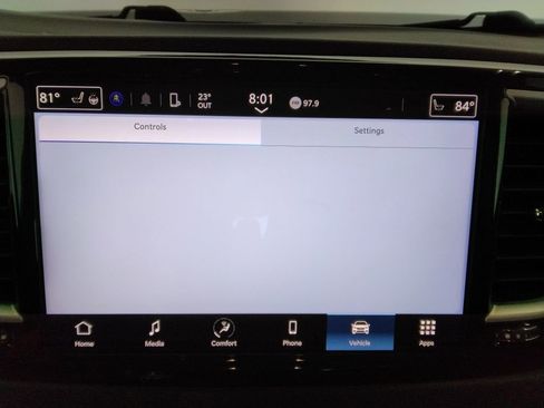 Used 2023 Chrysler Pacifica Touring-L image 25