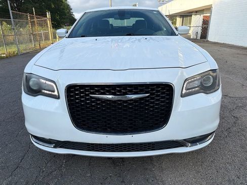 Used 2019 Chrysler 300 S RWD image 7