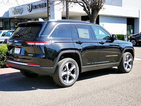 New 2026 Jeep Grand Cherokee Limited w/ Luxury Tech Group II image 9