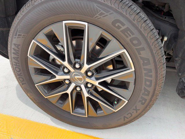 Used 2025 Lexus GX 550 w/ Accessory Package (2T) AWD/4WD image 35