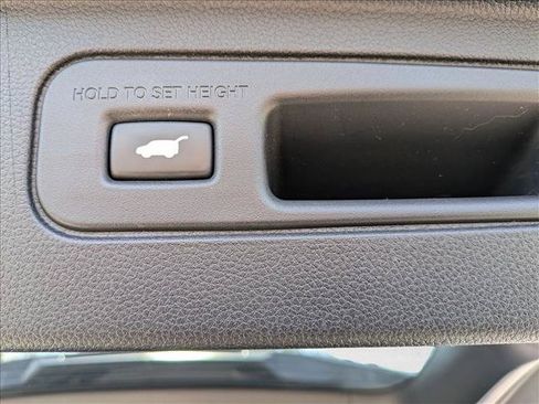 Used 2025 Honda Pilot TrailSport image 7