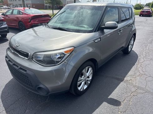 Used 2015 Kia Soul + w/ Audio Package FWD image 6