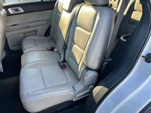 Used 2013 Ford Explorer XLT image 19