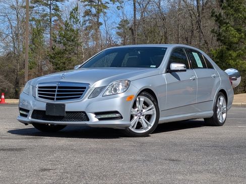 Used 2013 Mercedes-Benz E 350 Sedan image 4