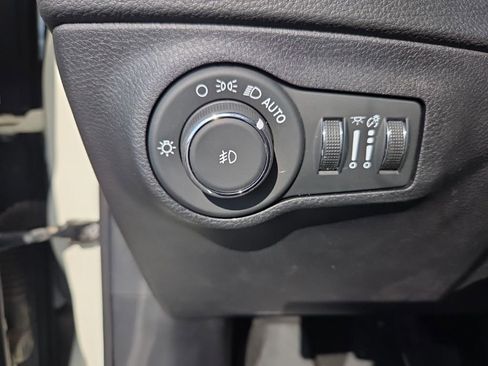 Used 2019 Jeep Compass Limited AWD/4WD image 34
