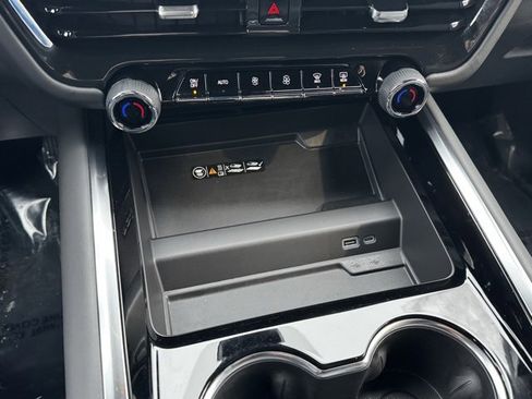 Used 2025 Chevrolet Tahoe High Country image 15