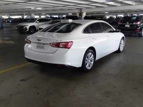 Used 2021 Chevrolet Malibu LT FWD image 4