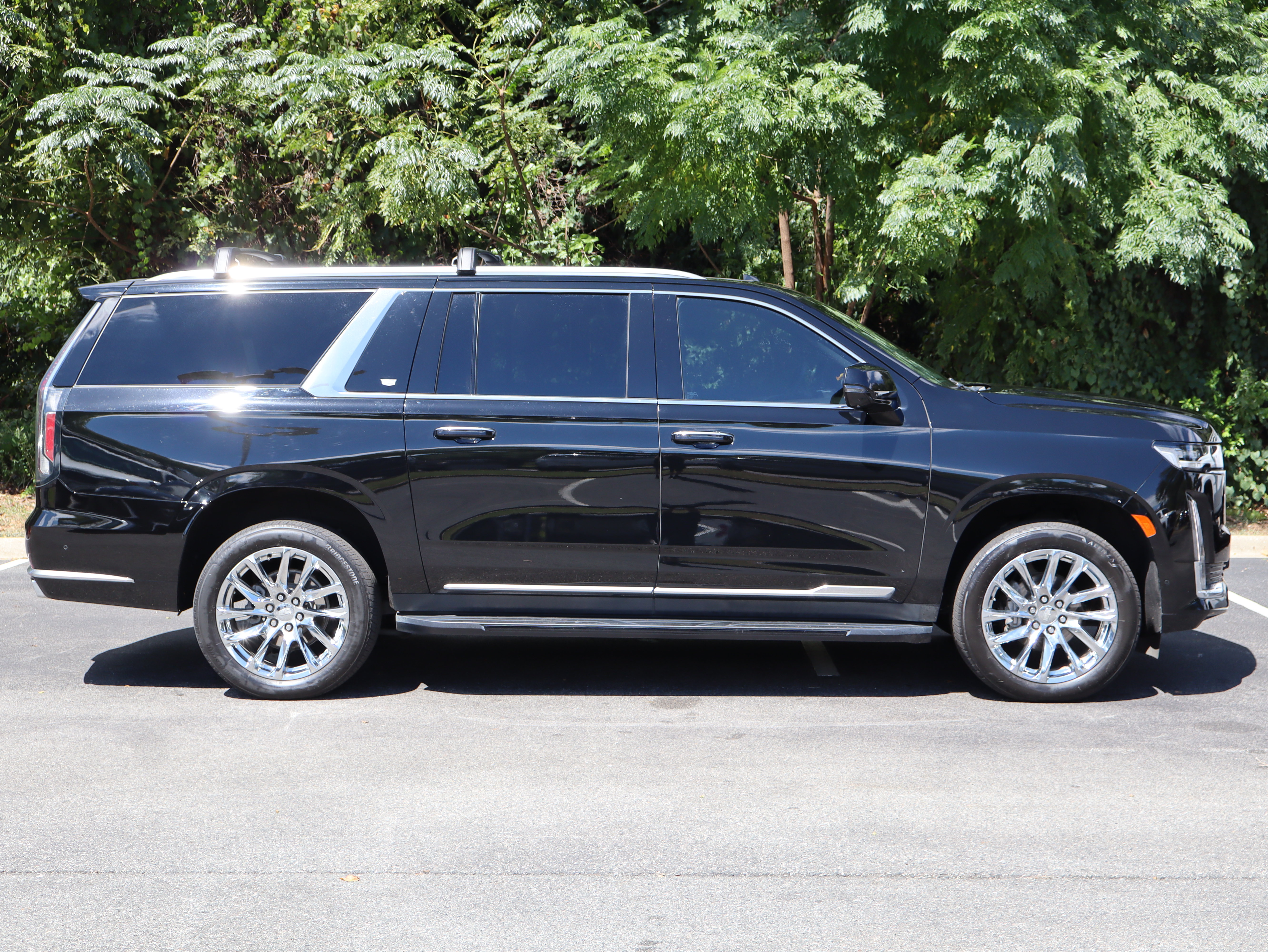 Used 2023 Cadillac Escalade ESV Premium Luxury w/ LPO, Radiant Package AWD/4WD image 10