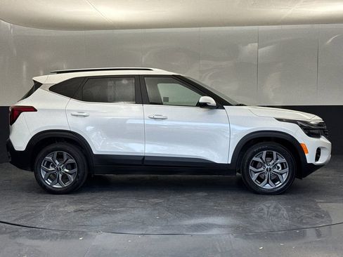 Used 2024 Kia Seltos S image 2