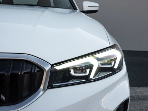 Used 2024 BMW 330i Sedan w/ Premium Package image 27