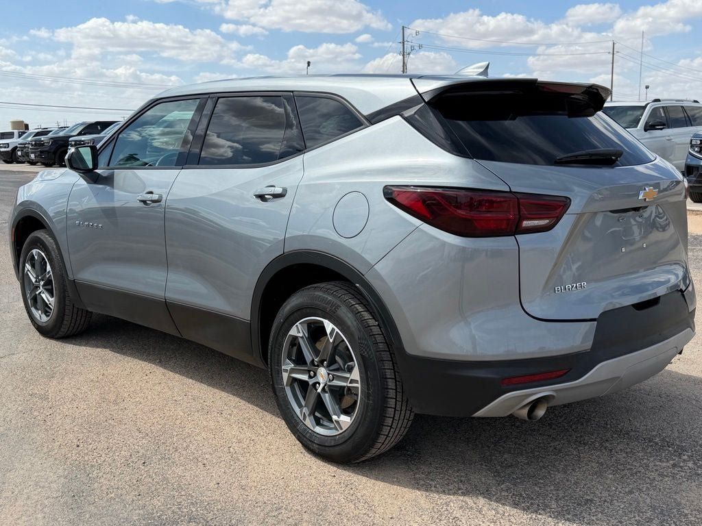 Used 2025 Chevrolet Blazer LT FWD image 8
