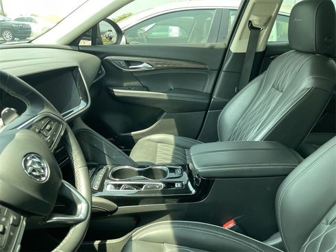 Used 2022 Buick Envision Avenir w/ Technology Package II image 5