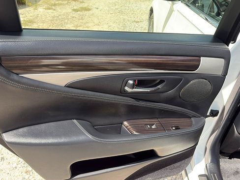 Used 2013 Lexus LS 460 w/ Comfort Pkg RWD image 24