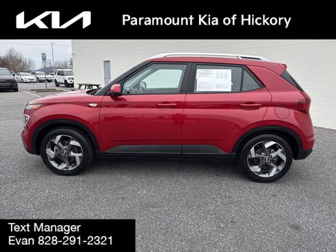 Used 2022 Hyundai Venue Limited image 4